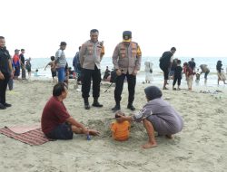 Kapolres Gresik Tinjau Pantai Dalegan Pastikan Keamanan Wisatawan