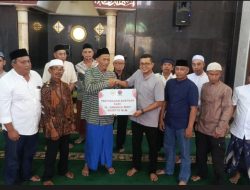 DPR RI Malang Raya  “Andreas Eddy Susetyo” Salurkan Bantuan Aspirasi Untuk Perlengkapan Dan Prasarana “Masjid Badrussalam” Jetak Lor, Desa Mulyoagung, Kec Dau, Kab. Malang.