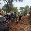 Setelah Tertutup Longsor, Akses Dusun Ngukir Kembali Terbuka Berkat Gotong Royong TNI dan Warga