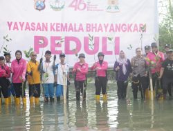 Sambut HUT ke-46, YKB Tanjung Perak Tanam Mangrove dan Gelar Baksos di Kalianak”