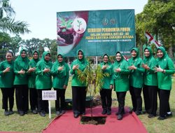 Ibu Ketua Persit KCK PD V Brawijaya Ibu Vira Rudy Saladin Hadiri Penutupan Dikmaba TNI AD 2026 di Jember