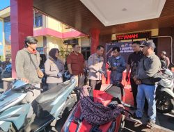 Polres Probolinggo Temukan dan Serahkan Motor yang Hilang, Korban Curanmor Tersenyum Riang