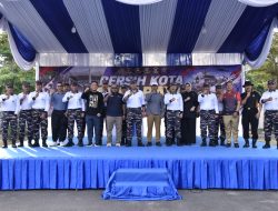 Semarak Hardikal ke-80, TNI AL dan Warga Surabaya Bersatu Bersihkan Kota