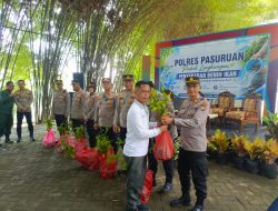 Dukung Gerakan Indonesia Asri, Polres Pasuruan Tebar 6.000 Benih Ikan dan Bagikan Bibit Pohon
