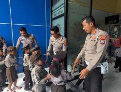 Polisi Sahabat Anak : Polresta Sidoarjo Edukasi Tertib Lalu Lintas Sejak Dini