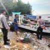 Polsek Kenjeran Perketat Patroli Pesisir Kenjeran, Warga Diminta Waspadai Cuaca Ekstrem dan Banjir Rob