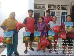 Paguyuban Sosial Marga Tionghoa Indonesia (PSMTI) Pesawaran, Bagikan 70 Paket Sembako Untuk Masyarakat Kurang Mampu