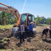 Polres Pelabuhan Tanjungperak Datangkan Alat Berat Bantu Petani Olah Lahan Pascapanen