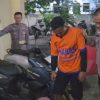 Polsek Kenjeran Amankan Dua Pencuri HP Modus Tagih Utang di Kos Kalilom”.