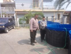 Bhabinkamtibmas Benowo Dukung Program Ketahanan Pangan Melalui Pendampingan Budidaya Lele