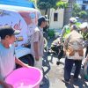 Polres Pelabuhan Tanjung Perak Salurkan Air Bersih untuk Warga di HUT Bhayangkara ke-80