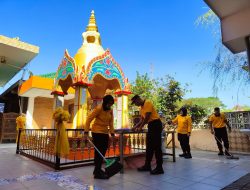 Sambut Hari Bhayangkara ke-80, Polres Malang Bersih-Bersih Vihara di Lawang