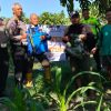 Dukung Swasembada Pangan, Polrestabes Surabaya Serahkan Bantuan Alat Pertanian kepada Petani Jambangan