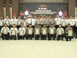 Kapolres Gresik Beri Penghargaan kepada 27 Personel Berprestasi, Pengungkap BBM Ilegal hingga Narkoba