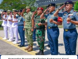Komandan Puspenerbal Terima Kedatangan Kasal di Lanudal Juanda dalam Kunjungan Kerja ke Surabaya 