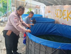 Bhabinkamtibmas Benowo Dukung Ketahanan Pangan dengan Sambangi Kelompok Tani Budidaya Lele