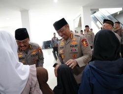 Revitalisasi Masjid Panggilan Sujud, Wakapolri Berbagi Kebahagiaan Bersama Anak-Anak Yatim
