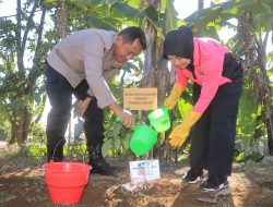 Peduli Lingkungan, Polres Probolinggo Tanam Puluhan Pohon Kado Hari Bhayangkara ke – 80