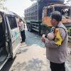 Tuai Pujian Warganet, Aksi Heroik Bhabinkamtibmas Polsek Bagor Selamatkan Bayi Korban Kecelakaan Bus di Nganjuk