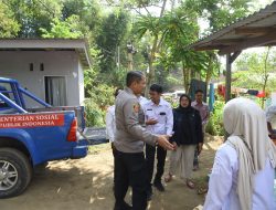 Empati Tanpa Batas, Polres Bondowoso Bantu Keluarga Bayi Kembar yang Kehilangan Ibu