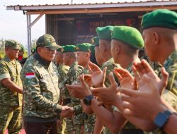 Danrem Untoro Sambut Menhan Sjafrie Kunker di Yonif 933/Macan Wilis