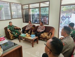 Kapolsek Wonocolo Silaturahmi ke Danramil, Perkuat Sinergi TNI-Polri Jaga Kondusivitas Surabaya
