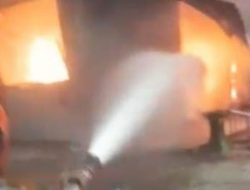 Tabung Gas Meledak, Si-Jago Merah Hanguskan Empat Bangunan di Dukuh Kupang