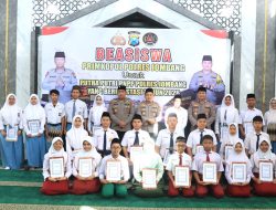 Kapolres Jombang Serahkan Beasiswa kepada Putra-Putri Pegawai Negeri Pada Polri Berprestasi