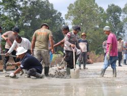 Gotong Royong Bersama Satgas Ops Damai Cartenz, Warga Mimika Rasakan Manfaat Akses Pemakaman yang Lebih Baik