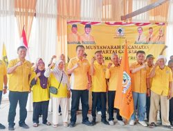 Muscam Partai Golkar Ke- 5, Ketua DPD Partai Golkar Kabupaten Pesawaran Mustika Bahrum Lantik Dua Pimpinan Kecamatan (PK)
