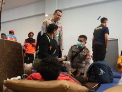 Kapolres Pelabuhan Tanjung Perak Turun Dampingi Korban, Pastikan Penanganan Kebakaran KM Mutiara Sentosa 2 Berjalan Maksimal