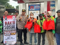 Polsek Kebomas Gandeng YALPK Group Gelar Baksos Ojol Gresik Sumringah Dapat Sembako dan BBM Gratis
