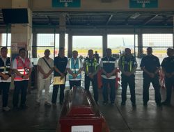 Tim DVI Polda Jatim Kembali Serahkan Jenazah Korban KM Mutiara Sentosa II Asal Sumatera dan Sulawesi kepada Keluarga