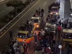 Tol Dalam Kota Jakarta Lumpuh, Massa dan Kendaraan Aksi Penuhi Ruas Cawang–Tomang–Pluit
