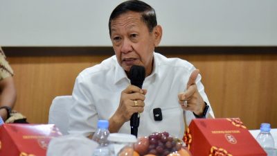 Anggota Komisi V Dpr Ri Hamka Baco Kady Saat Melakukan Kunjungan Kerja Spesifik Ke Stasiun Klimatol20260911153953