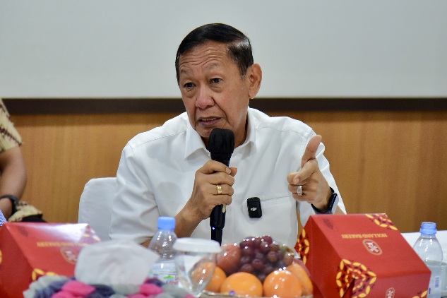 Anggota Komisi V Dpr Ri Hamka Baco Kady Saat Melakukan Kunjungan Kerja Spesifik Ke Stasiun Klimatol20260911153953