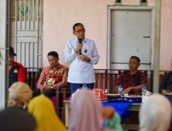 Di Tengah Rakyat, Hamka B. Kady Pastikan Bedah Rumah di Romanglasa Tidak Salah Sasaran